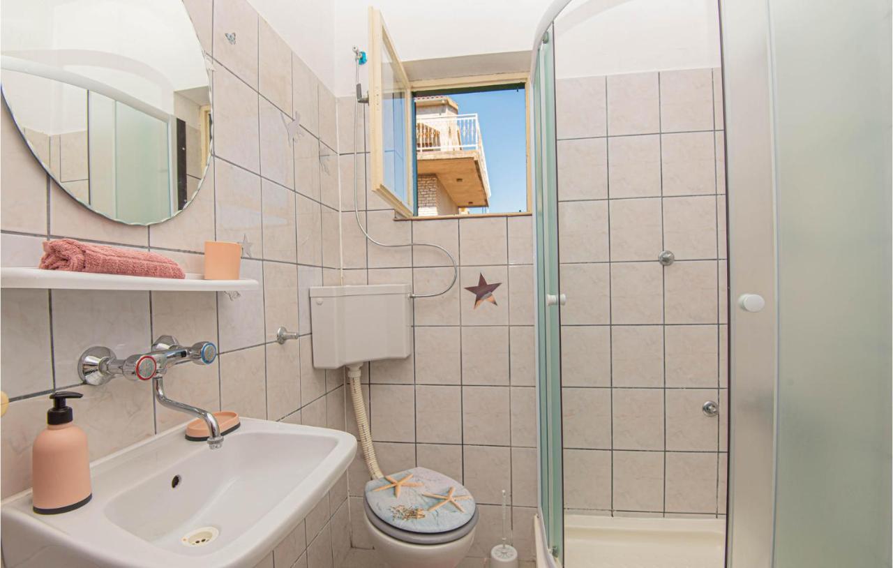 3 Bedroom Lovely Apartment In Brodarica Brodarica  Bagian luar foto