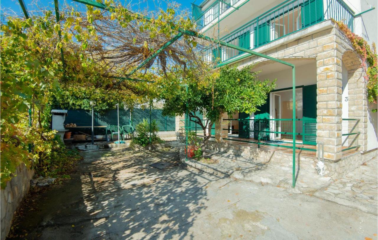 3 Bedroom Lovely Apartment In Brodarica Brodarica  Bagian luar foto